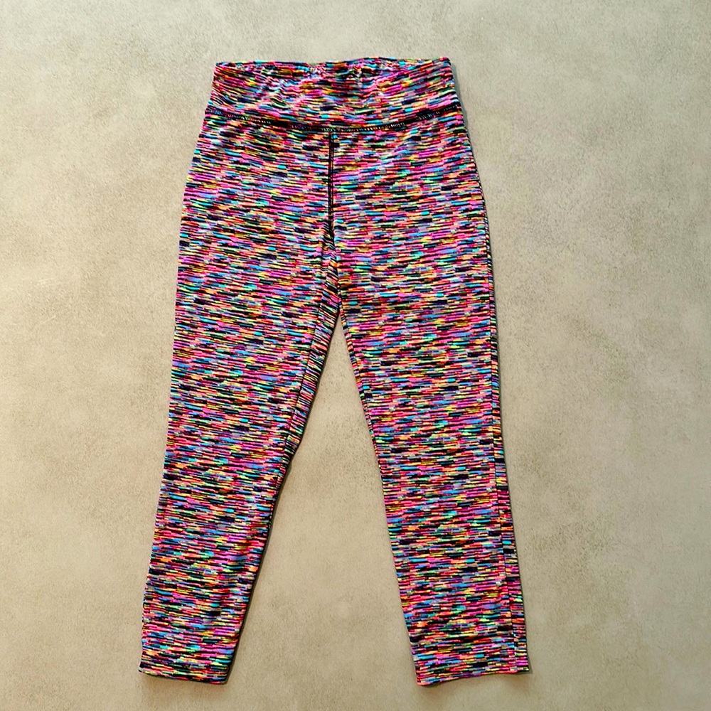 Cropped leggings in a super fun pattern!